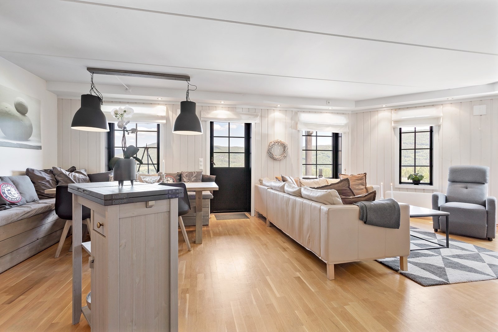 Fra stuen er det utgang til egen platting Galleribilde