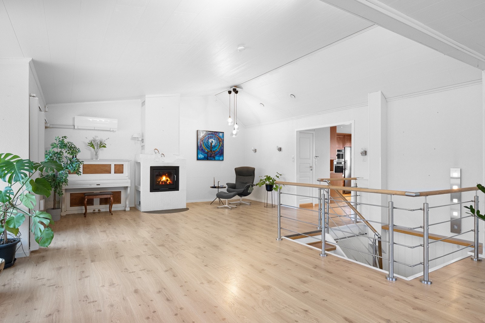 Det er god plass til møblement etter eget ønske og rikelig med innredningsmuligheter Galleribilde