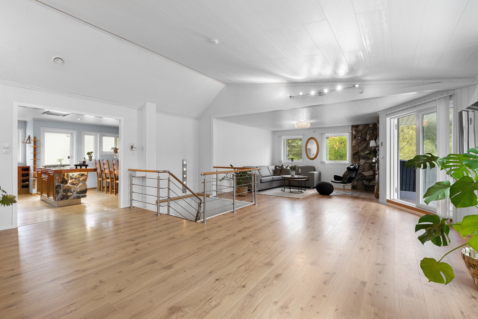 Store vindusflater i flere retninger gjør at du til enhver tid har det lyset du trenger Galleribilde