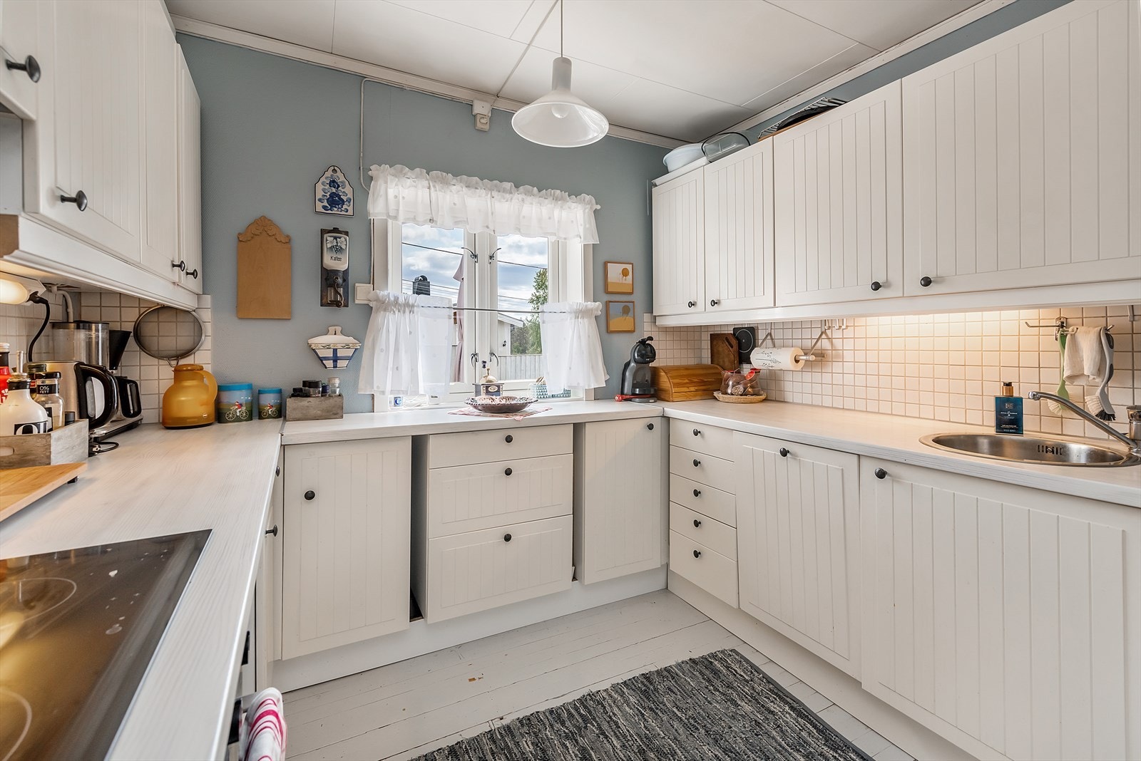 Fliser over kjøkkenbenk. Galleribilde