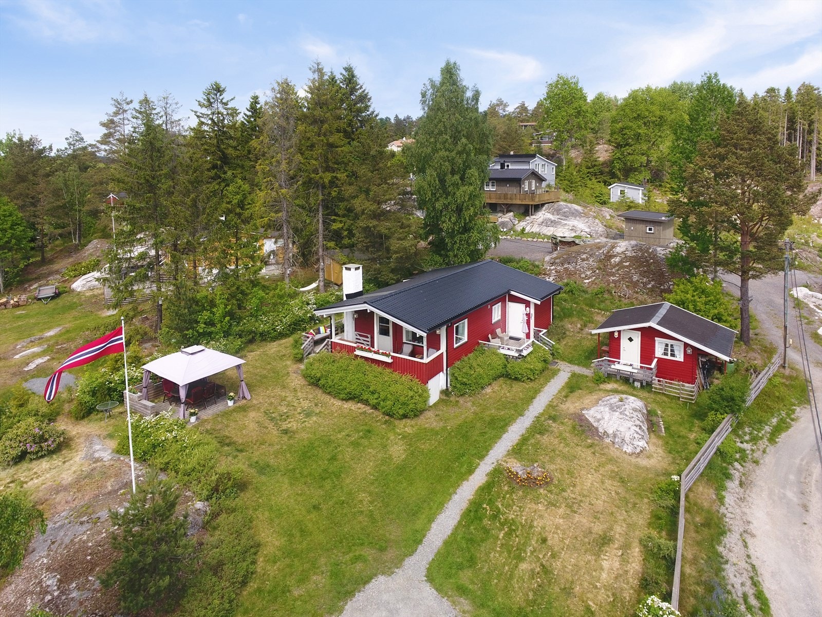 Nydelig beliggenhet i hytteområde. Galleribilde