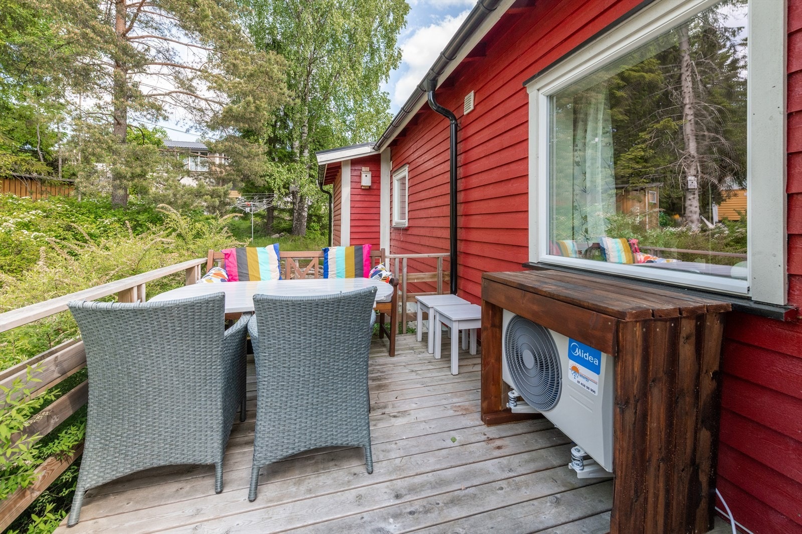 På terrassen er det plass til en sittegruppe. Galleribilde