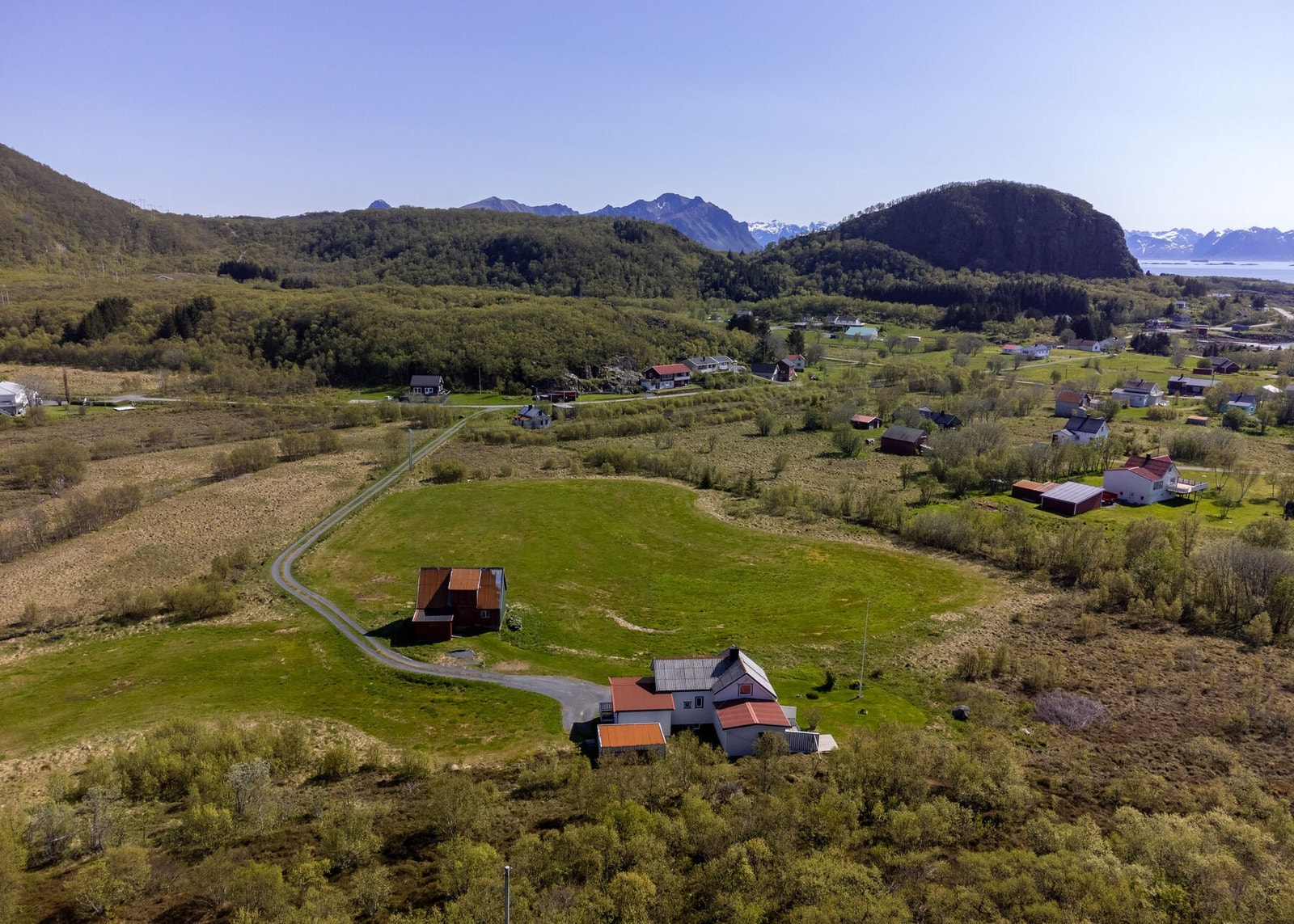 Eiendommen sett fra lufta Galleribilde