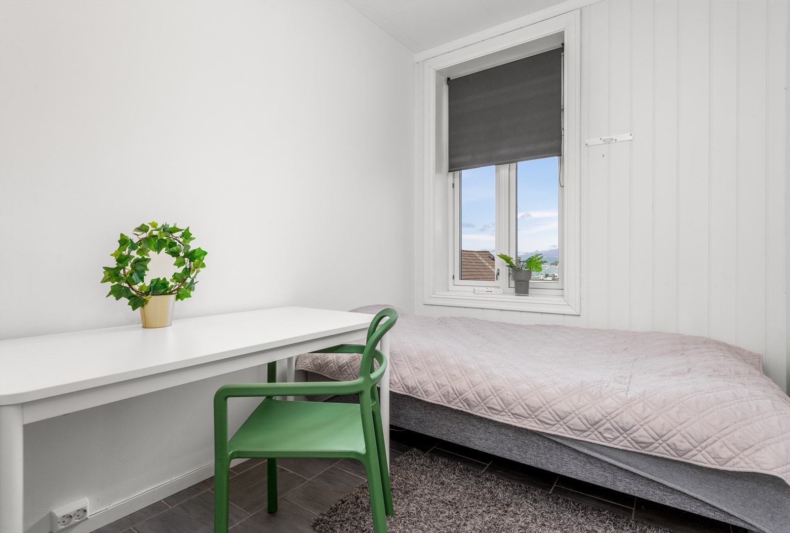 To av soverommene har flislagte gulv. Galleribilde