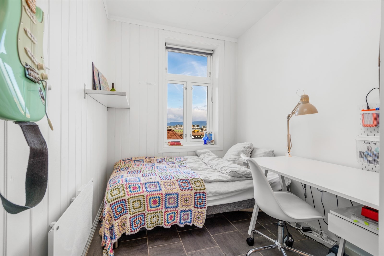 Flere av rommene har panelovner. Galleribilde