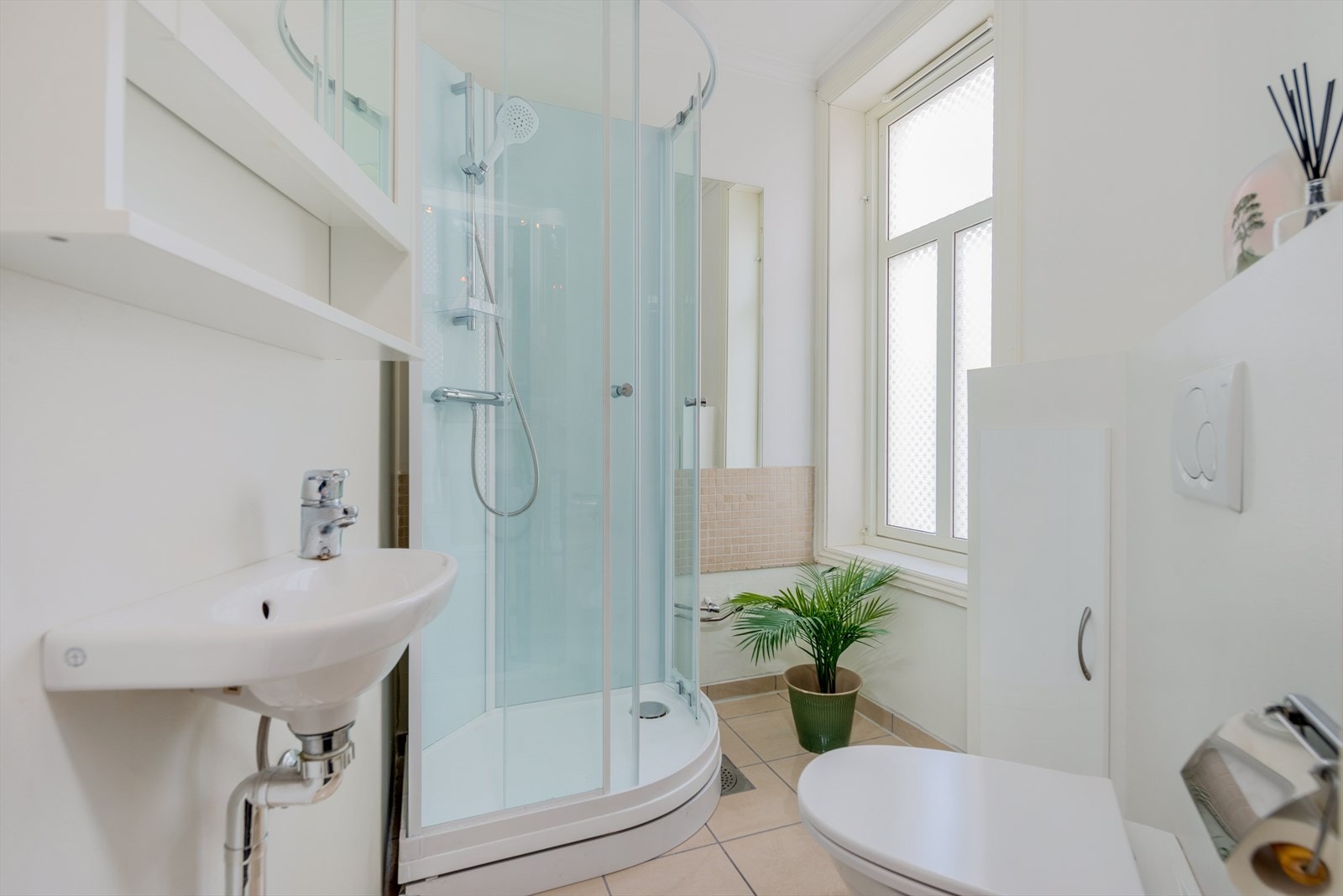 Dette badet har sanitærutstyr fra 2018. Galleribilde