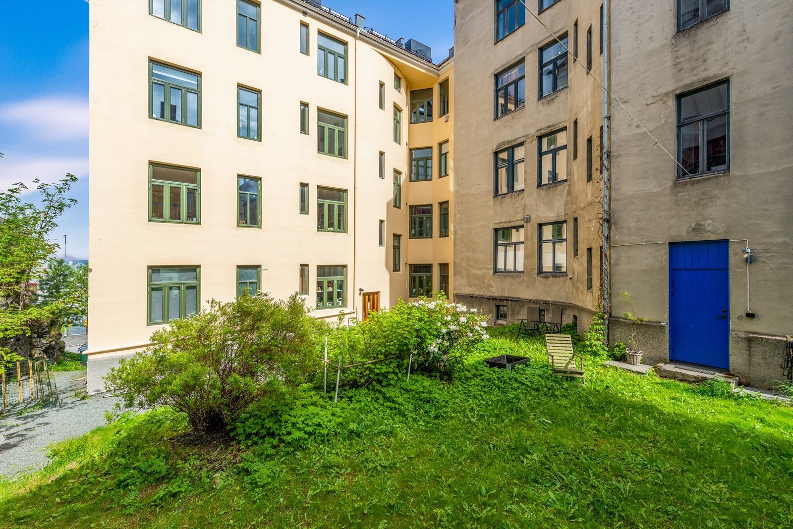 Sommerdagene kan tilbringes i bakgården eller i parkene som ligger like ved. Galleribilde