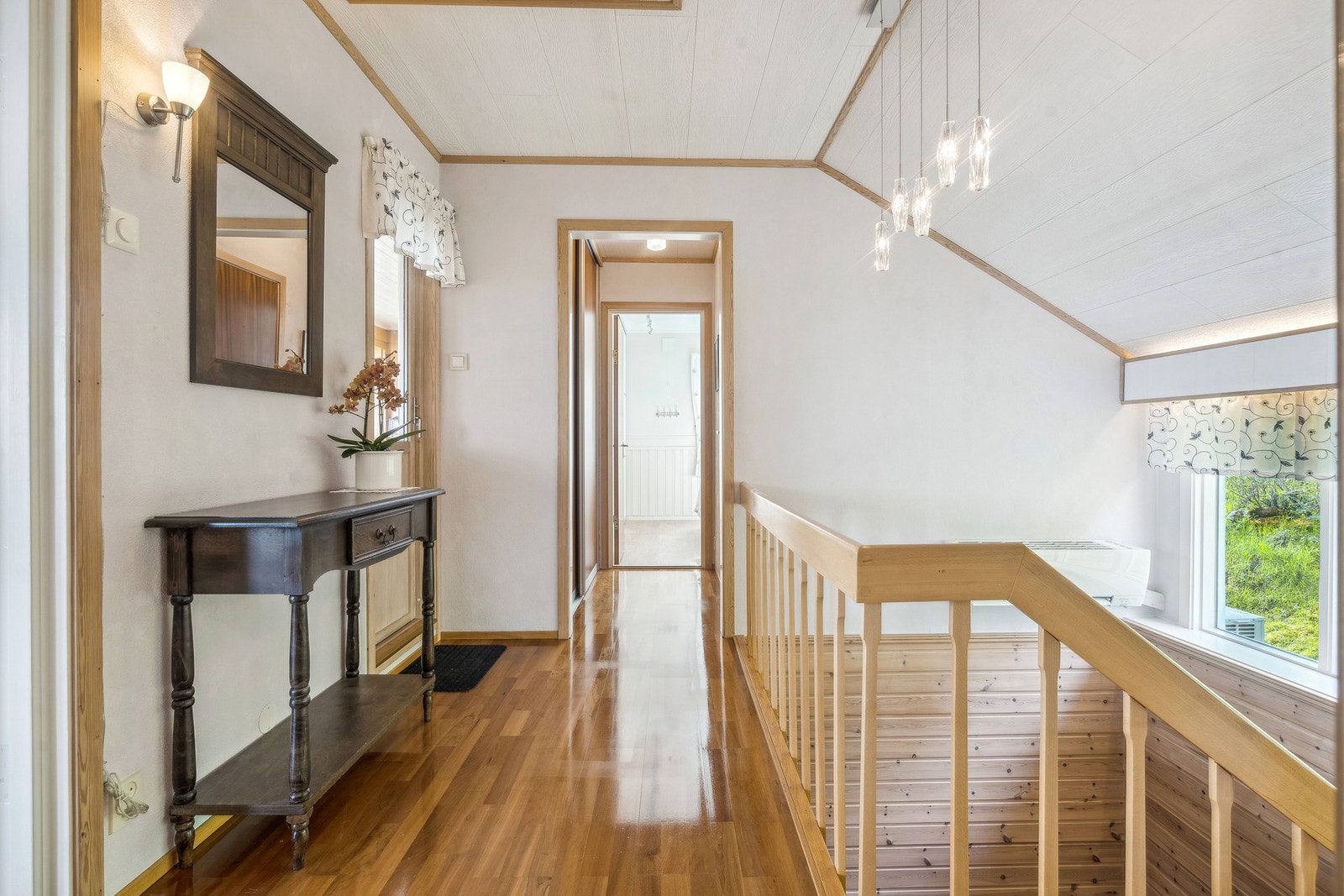 Fra gangen er det dør ut tilden takoverbygde balkongen Galleribilde