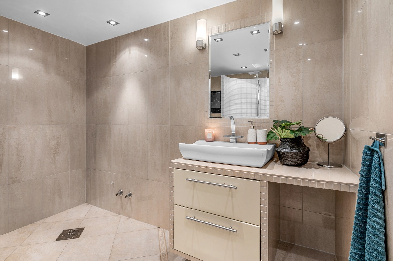 Badet har opplegg for spabadekar. Galleribilde
