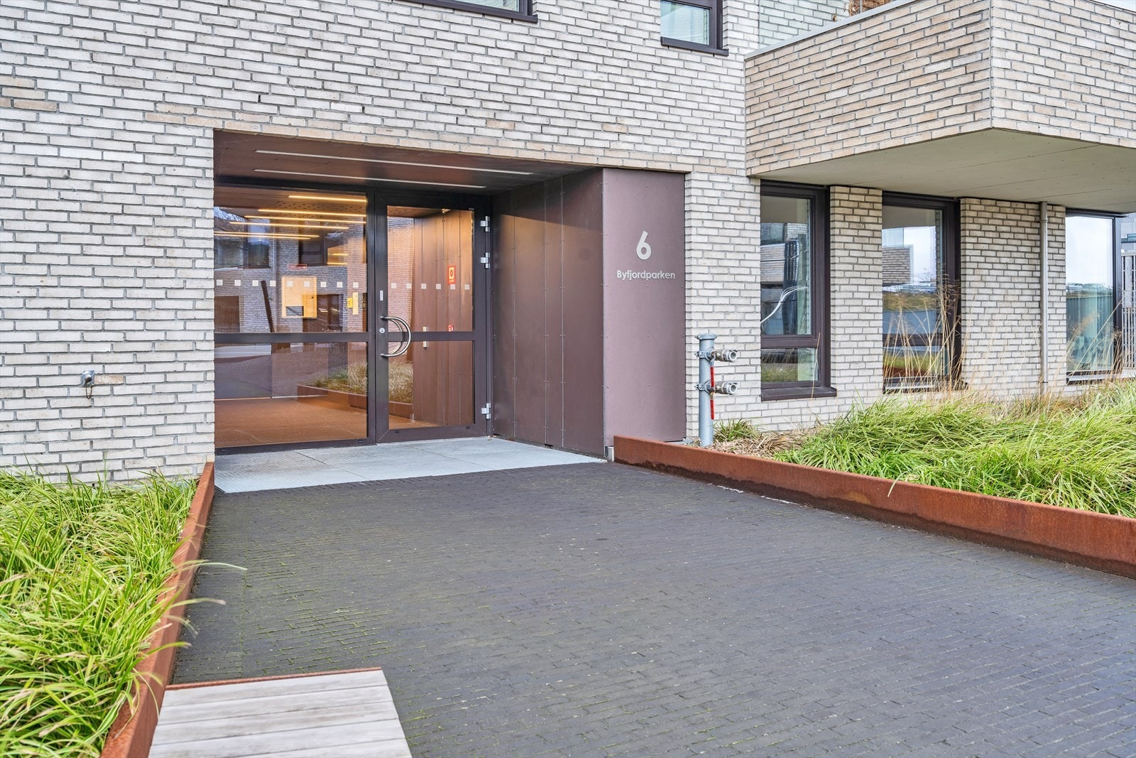 Pent opparbeidet inngangsparti. Galleribilde