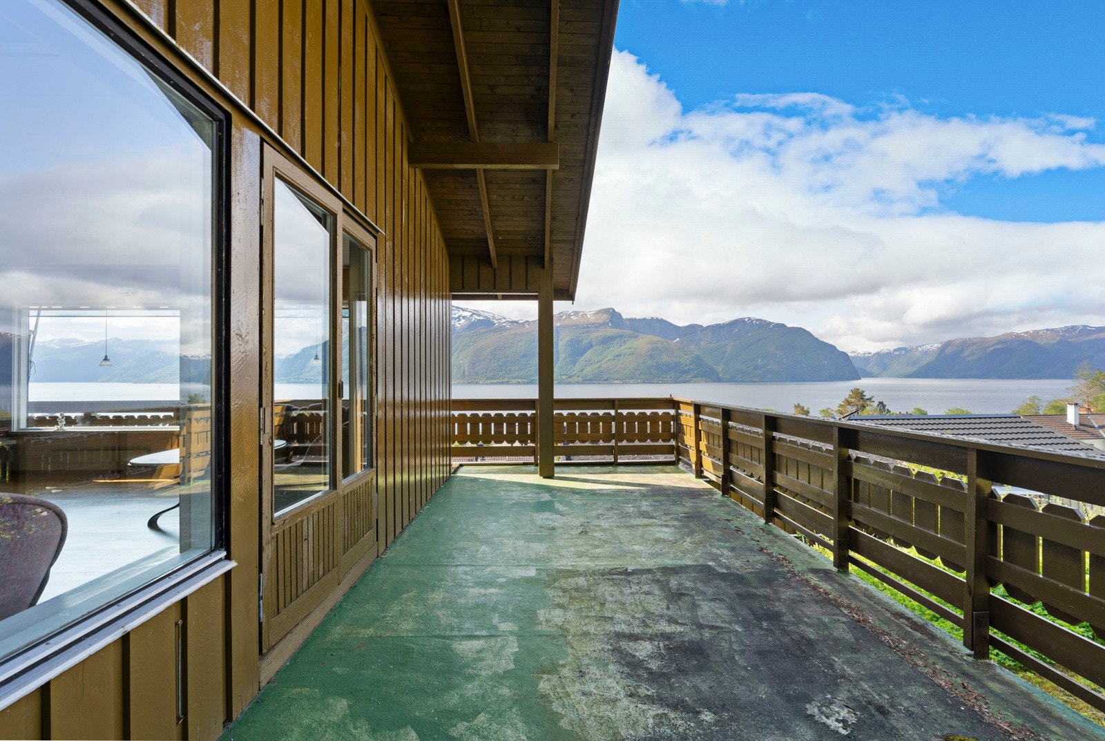 Veranda i tilknytning til stua på hovedplan Galleribilde