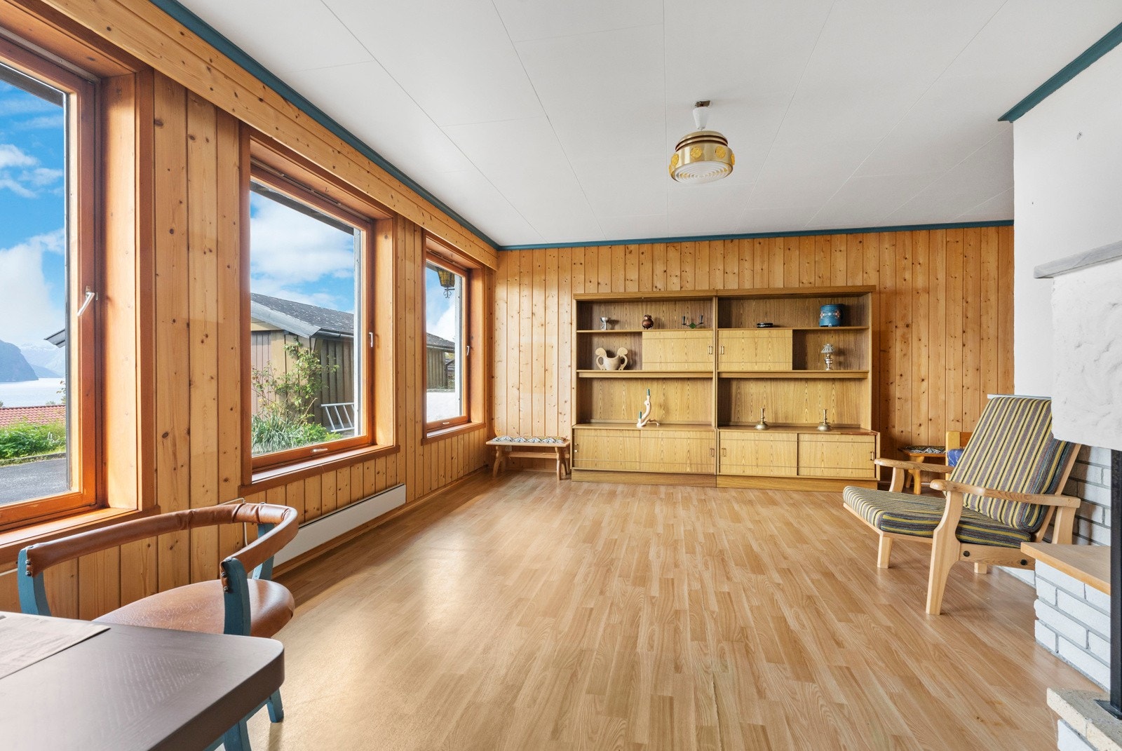 Kjellerstue av god størrelse som evt. kan brukes som et fjerde soverom Galleribilde