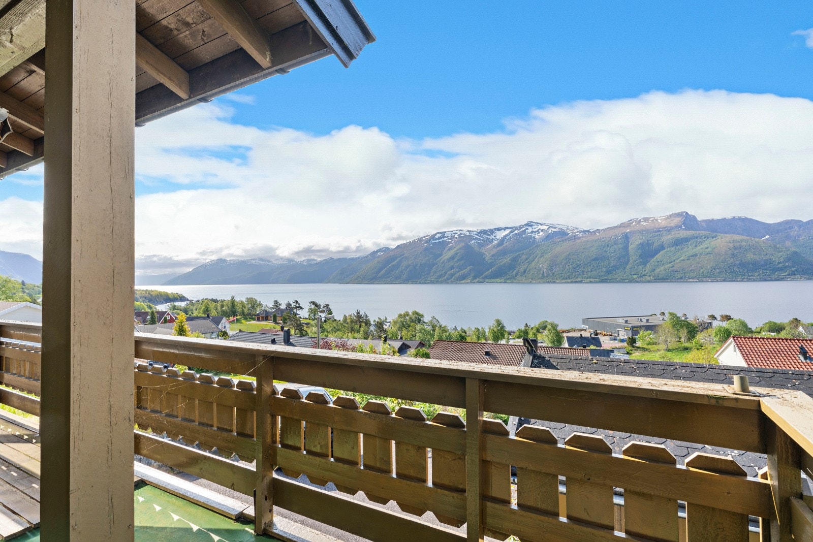 Herfra er det panorama utsikt over Sognefjorden Galleribilde