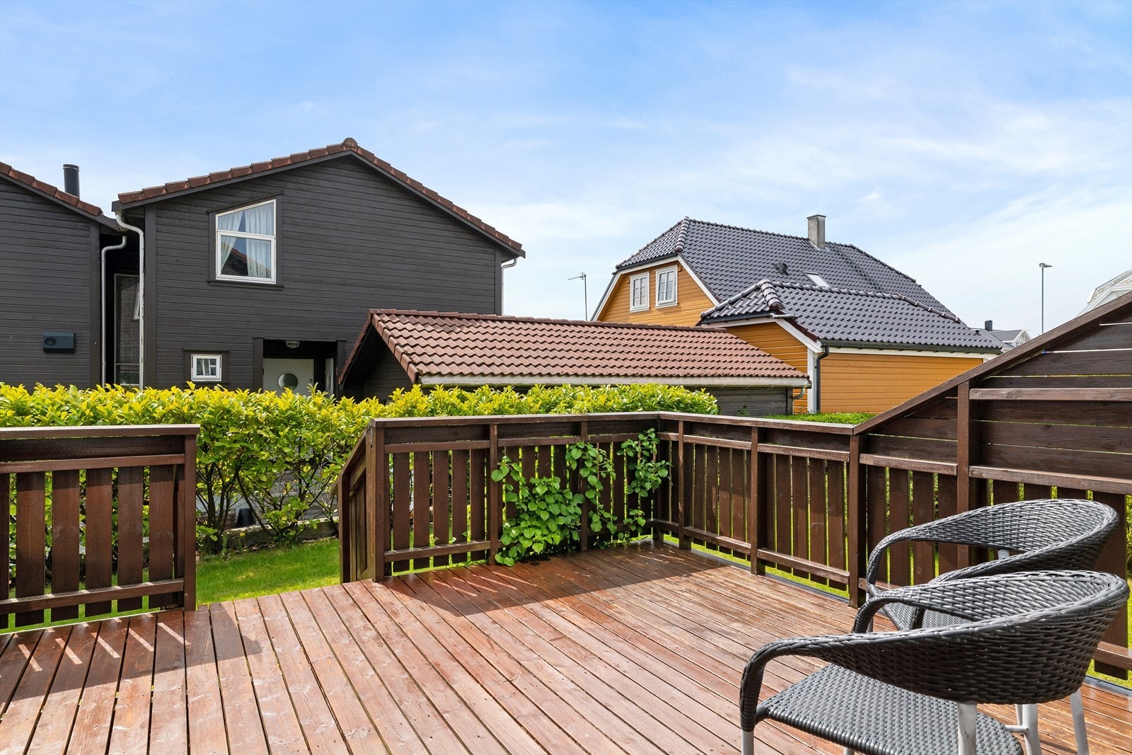 Solrik terrasse og hage Galleribilde