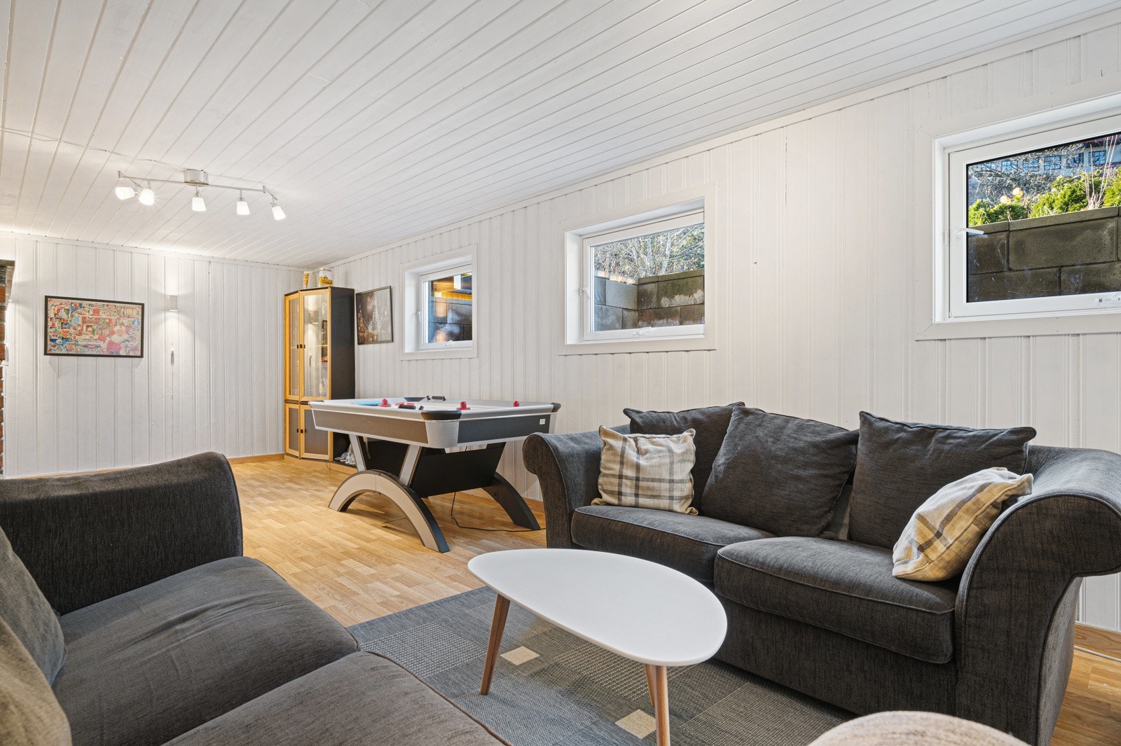 Her er det en stor og fin kjellerstue. Galleribilde