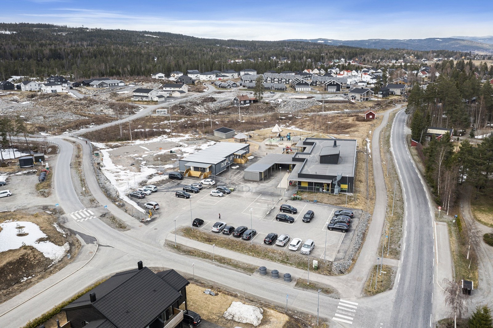Gangavstand til Åsgreina barnehage. Er barnehageplass av betydning, ta kontakt med kommunen. Galleribilde