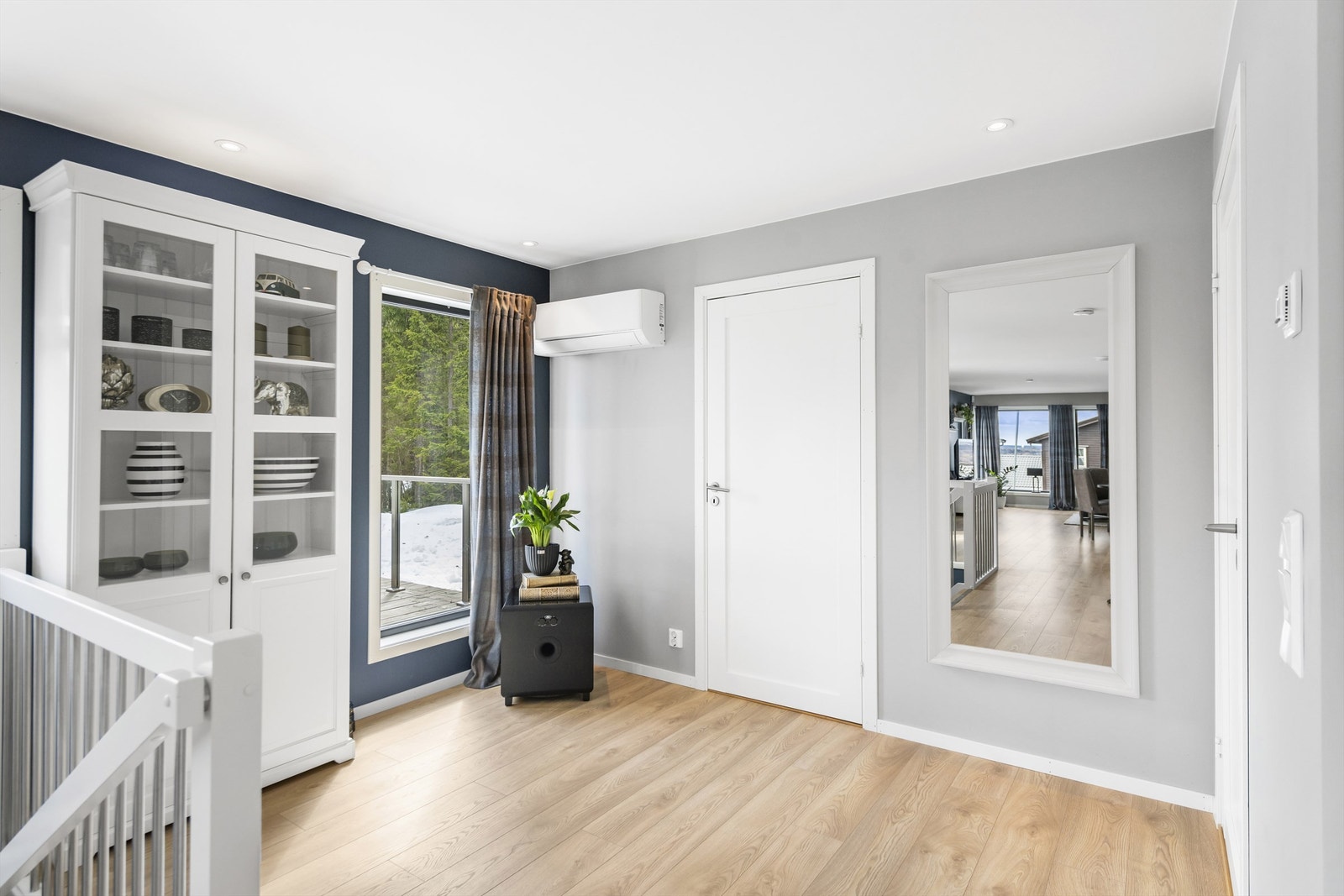 Luft-til-luft varmepumpe. Inngang til soverommet i 2. etasje. Galleribilde