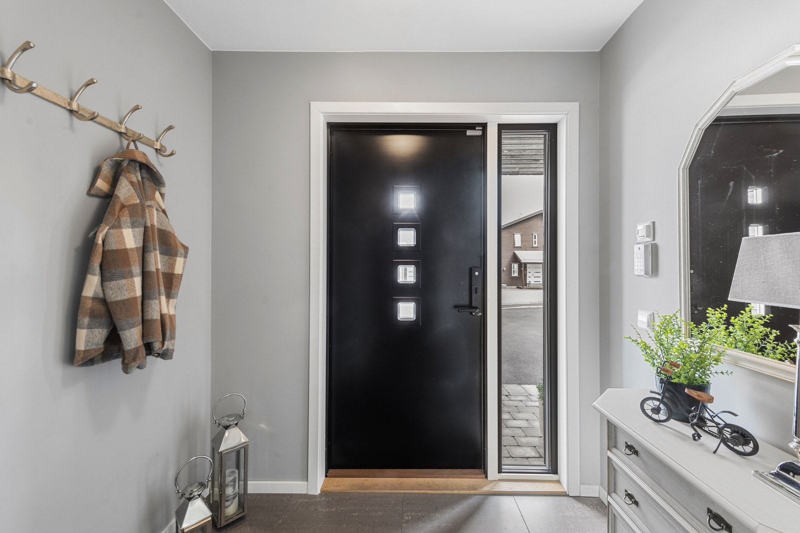 Flislagt entré med varmekabler. Galleribilde