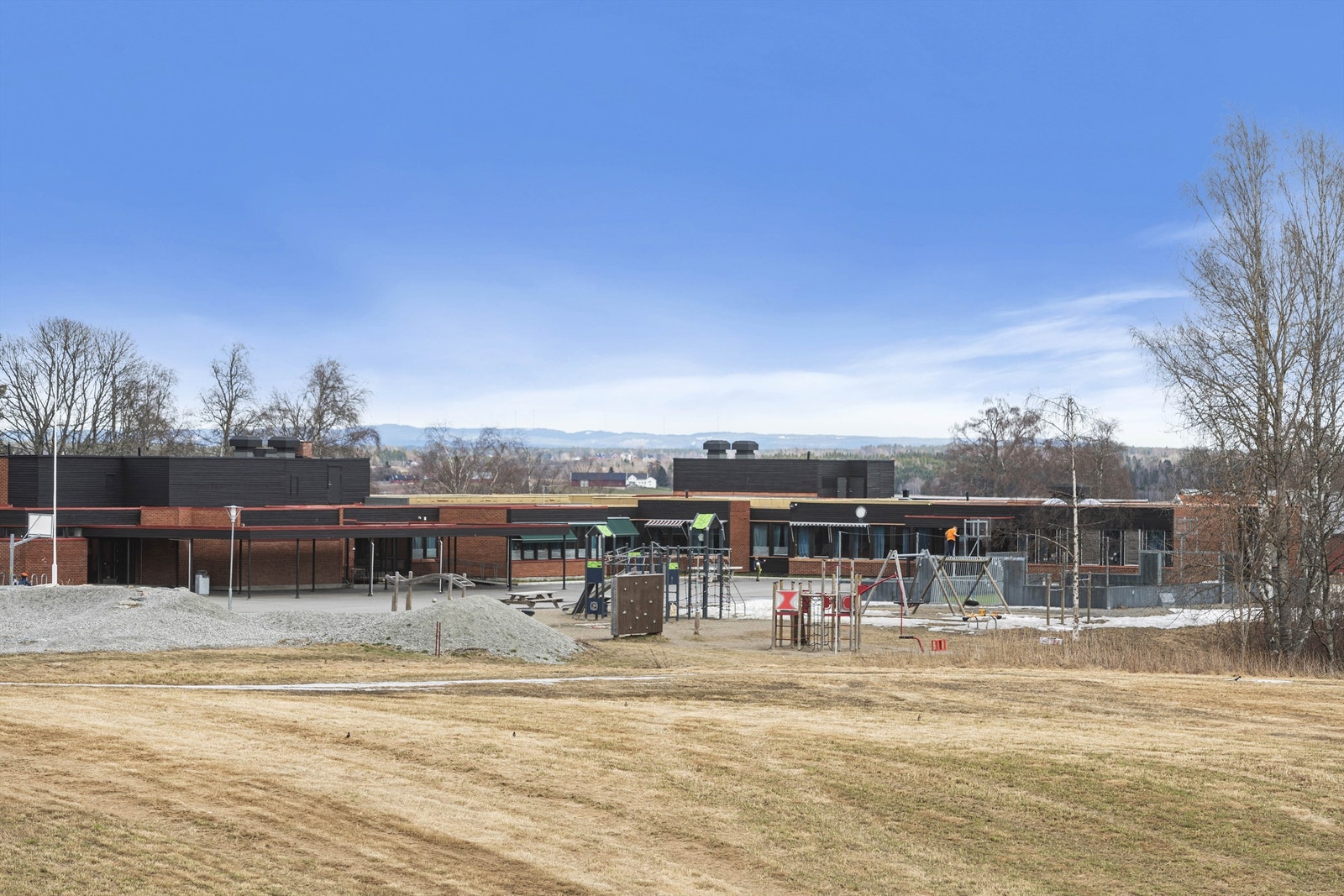 Gangavstand via gangfelt til Kringler Slattum barneskole. Galleribilde
