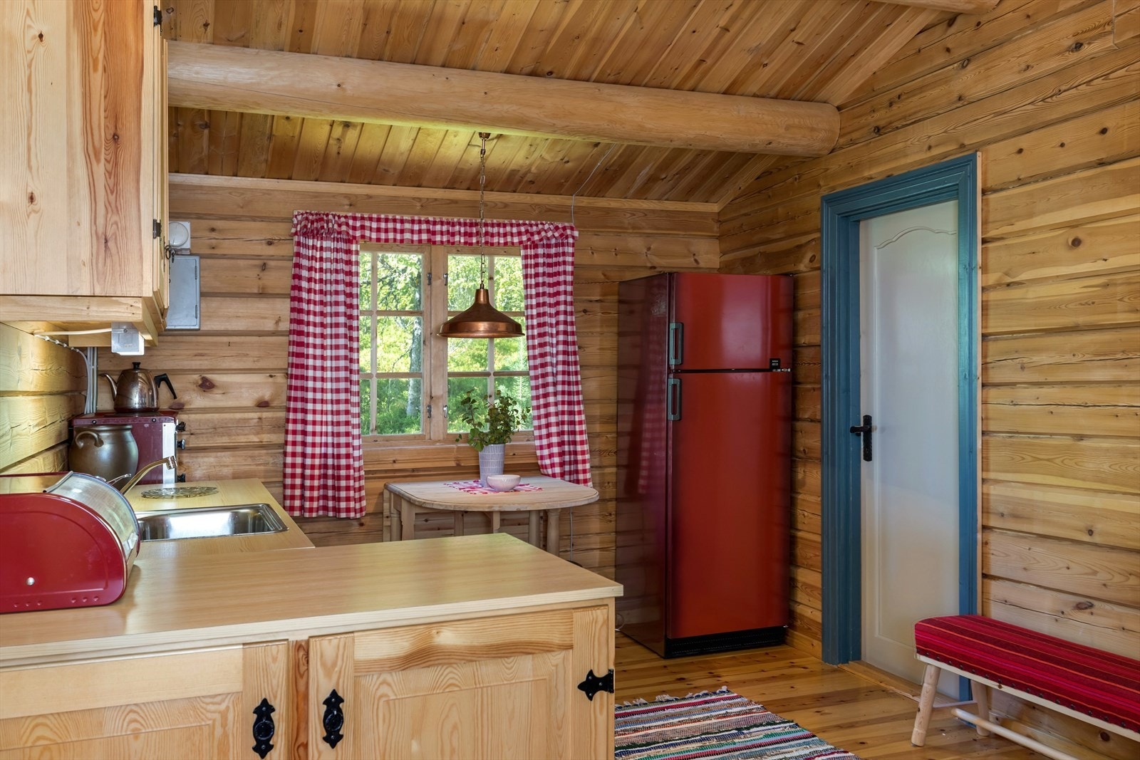 Soverom nr 3 er ikke avbildet da det ikke er møblert. Dør til soverom er inn fra kjøkkenet Galleribilde