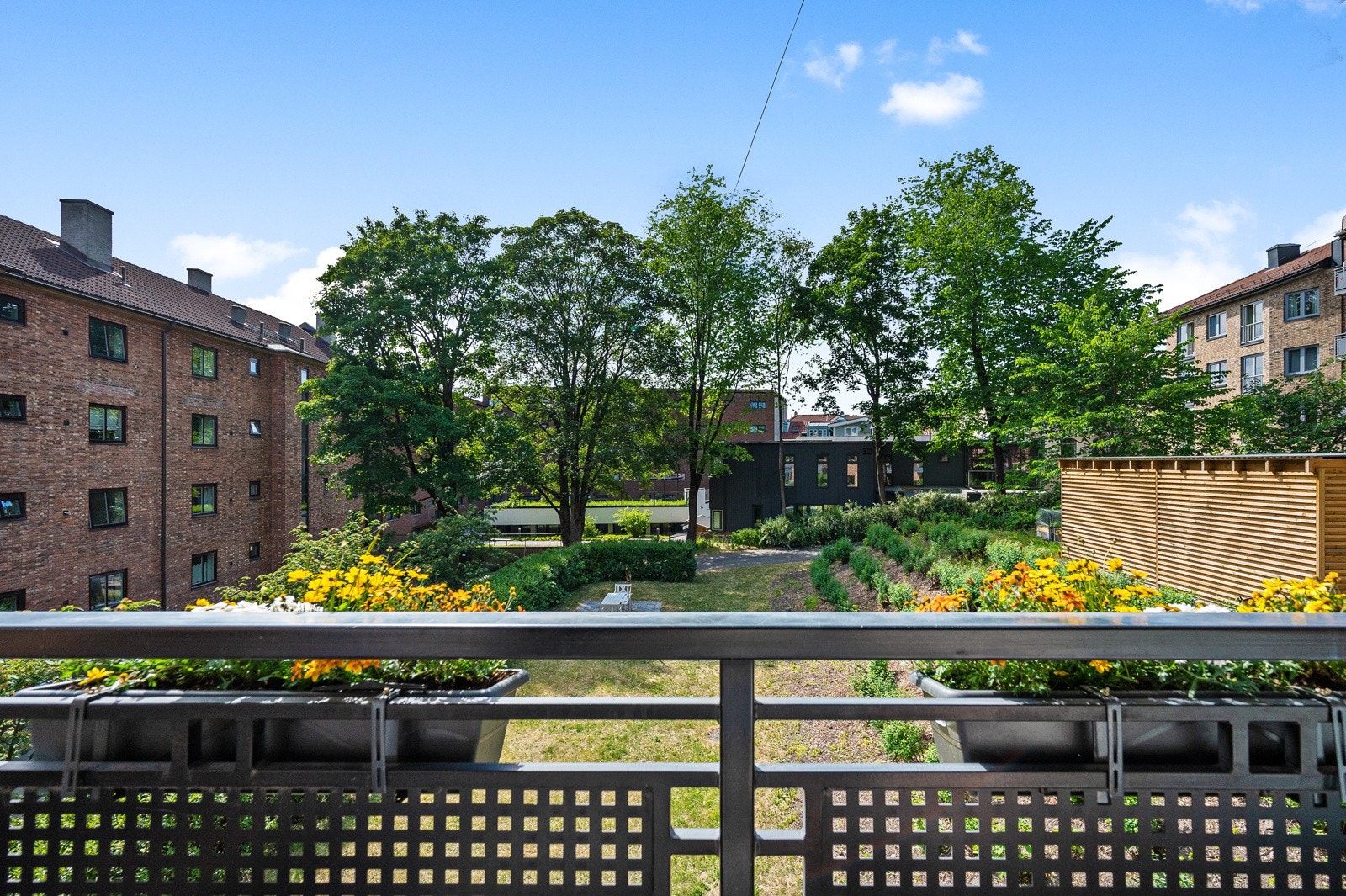 Usjenert beliggenhet, sjekk utsikten fra balkongen. Galleribilde