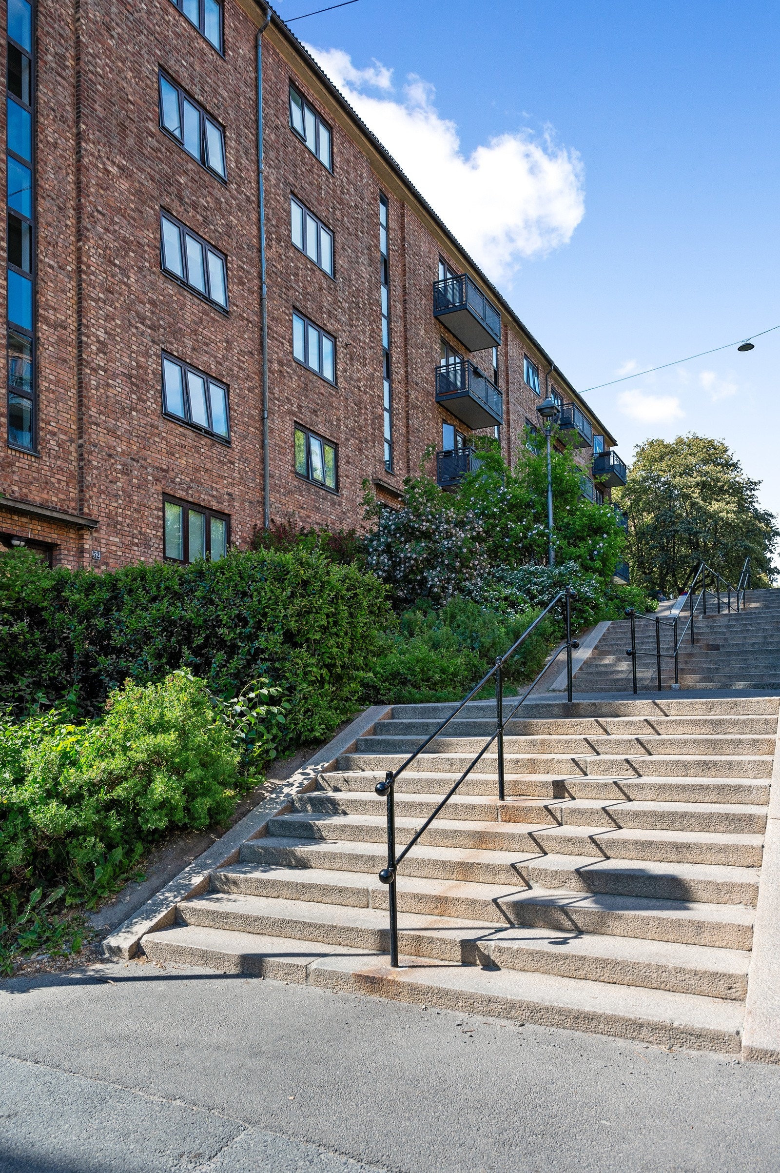 Koselig inngangsparti inn til gården. Galleribilde