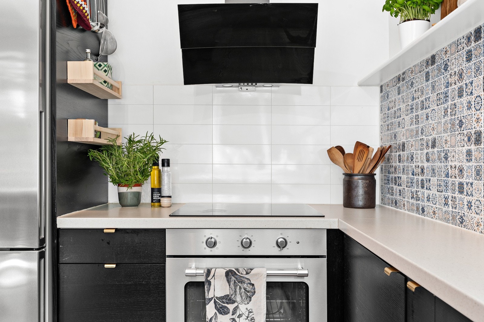 Alle hvitevarer på kjøkken vil følge boligen ved salg. Galleribilde