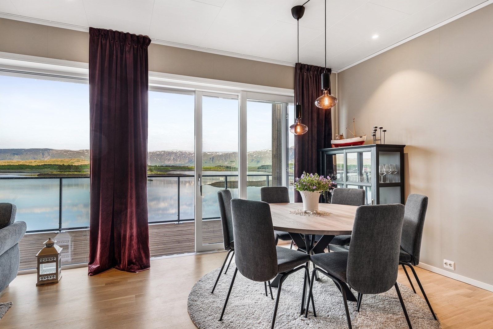 Tenk å sitte her og nyte soloppgangen under frokosten. Galleribilde