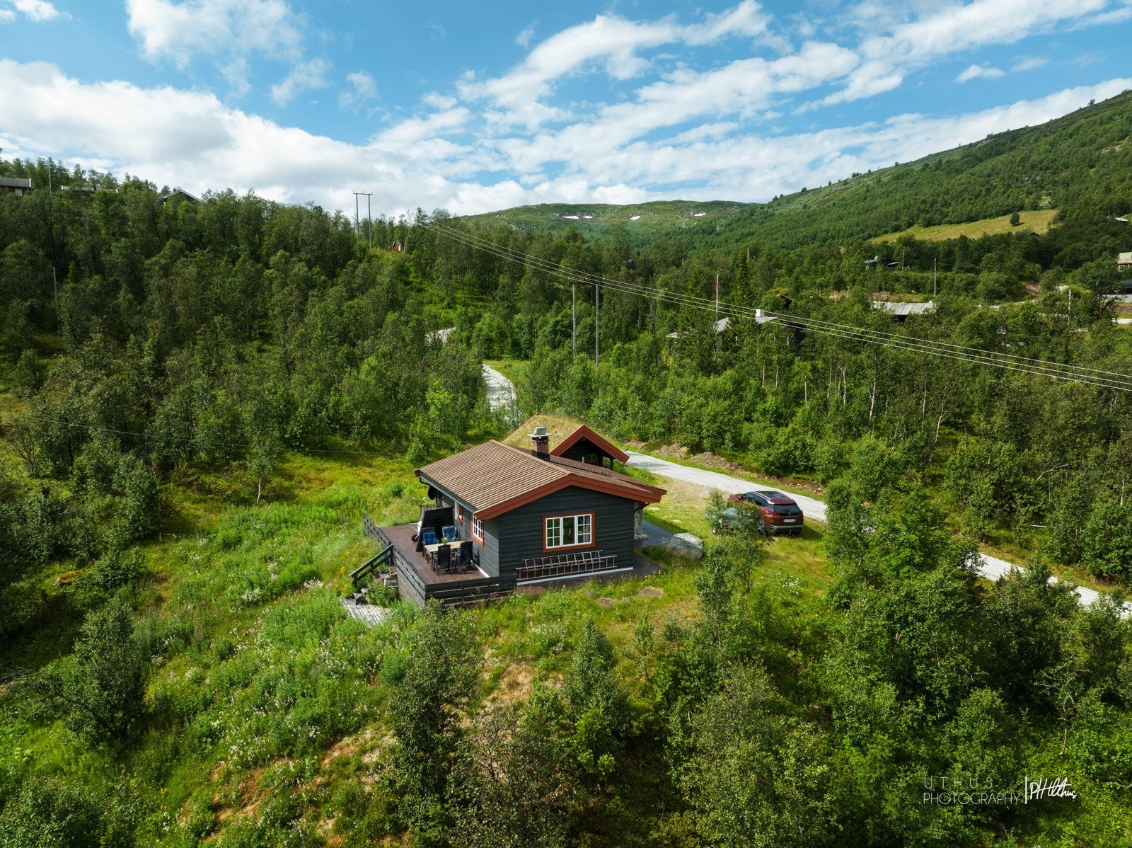 Vinterbrøytet vei og parkering på egen eiendom. Galleribilde