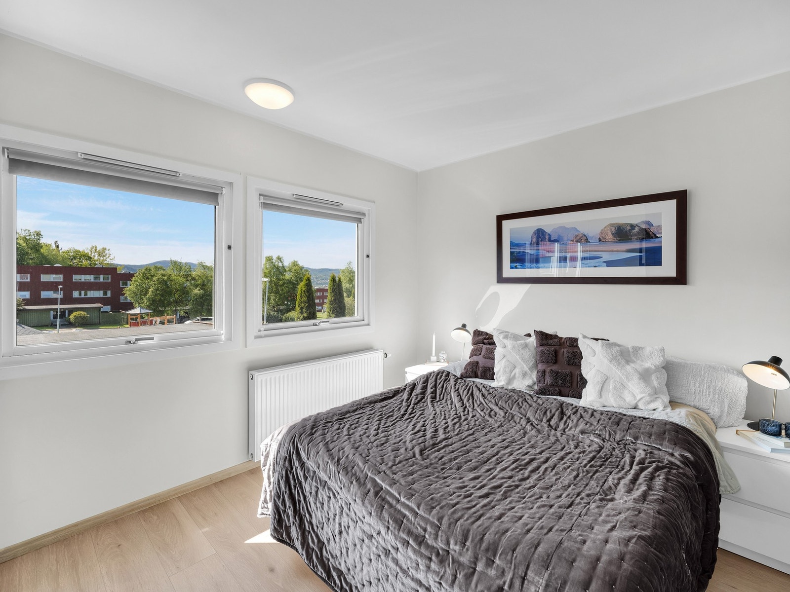 Soverom 2 er også på 11,5m². Garderobeskapet i rommet medfølger handelen. Galleribilde