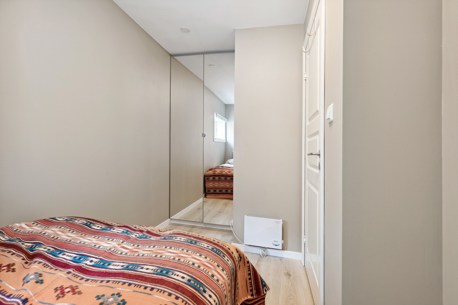 Speil garderobeskap Galleribilde