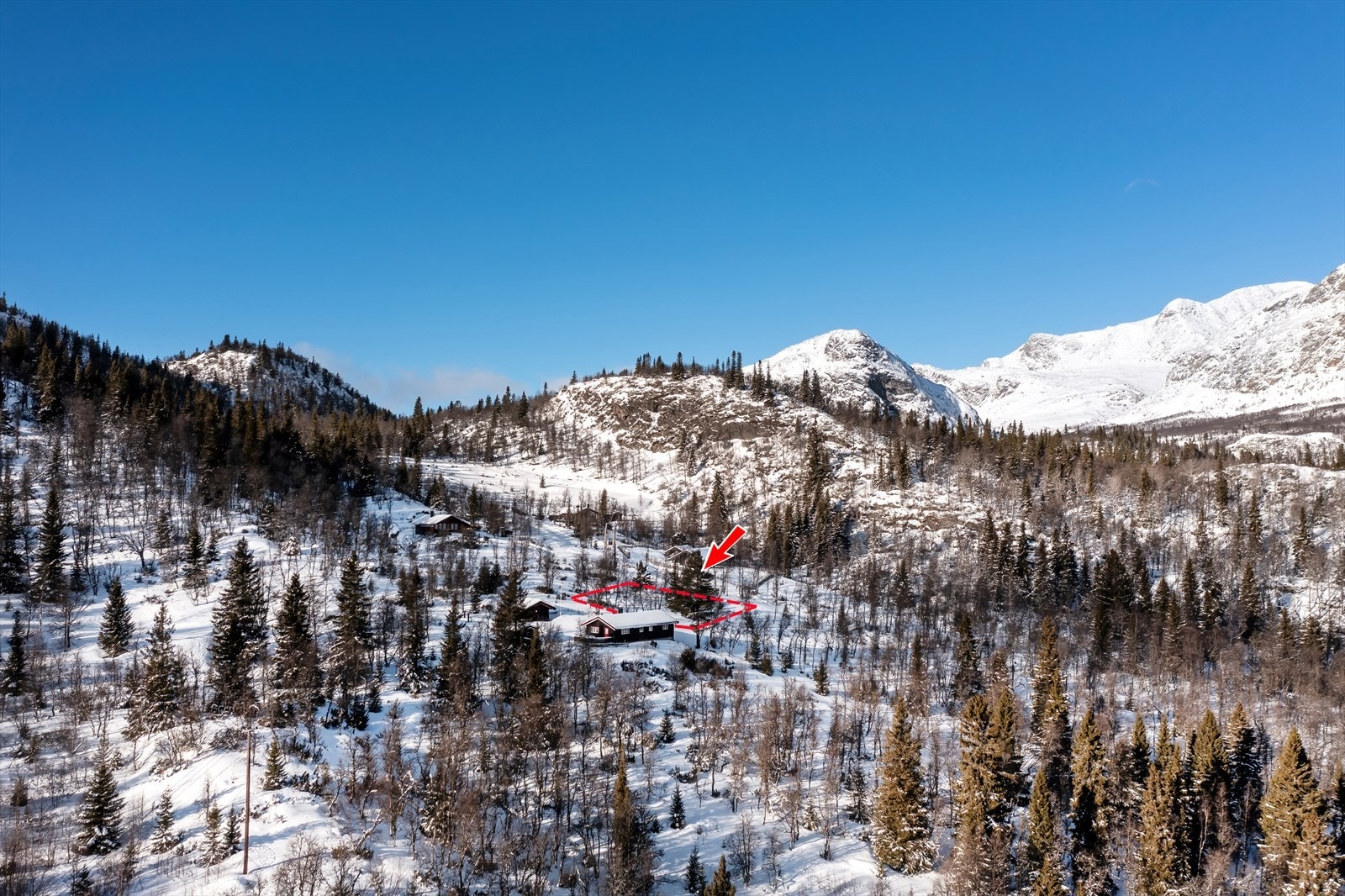 Beliggenhet. Sommer som vinter er nærområdet en eneste stor invitasjon til opplevelsesrike dager i fjellheimen! Galleribilde