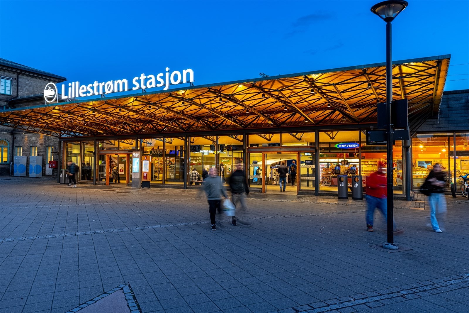 Det er kort vei til Lillestrøm Stasjon og bussterminal. Galleribilde