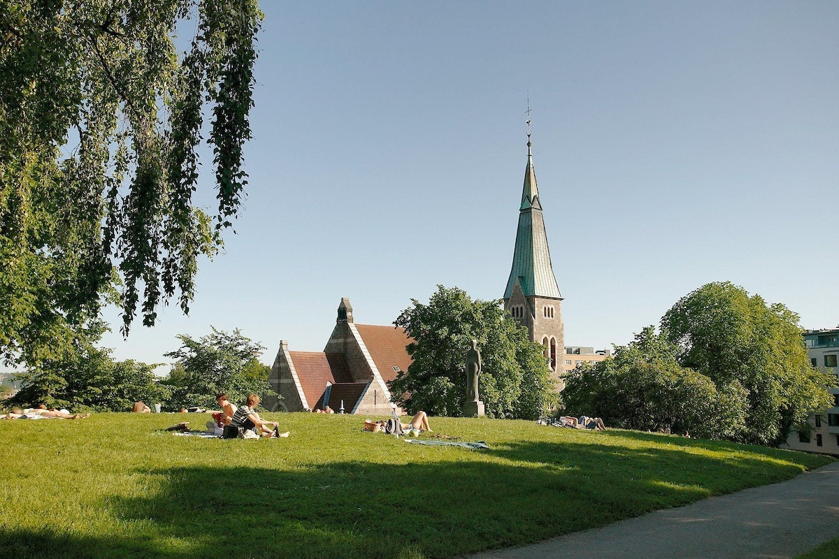 Stensparken ligger i gangavstand. Galleribilde