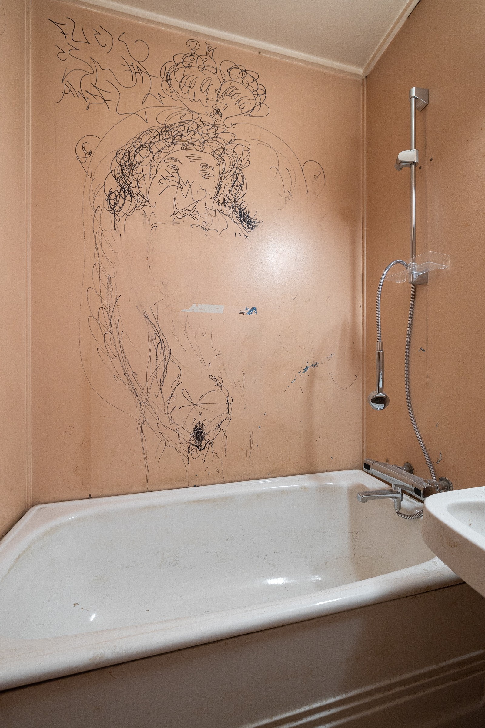 Bad/wc. Totalrenovering må påregnes. Galleribilde