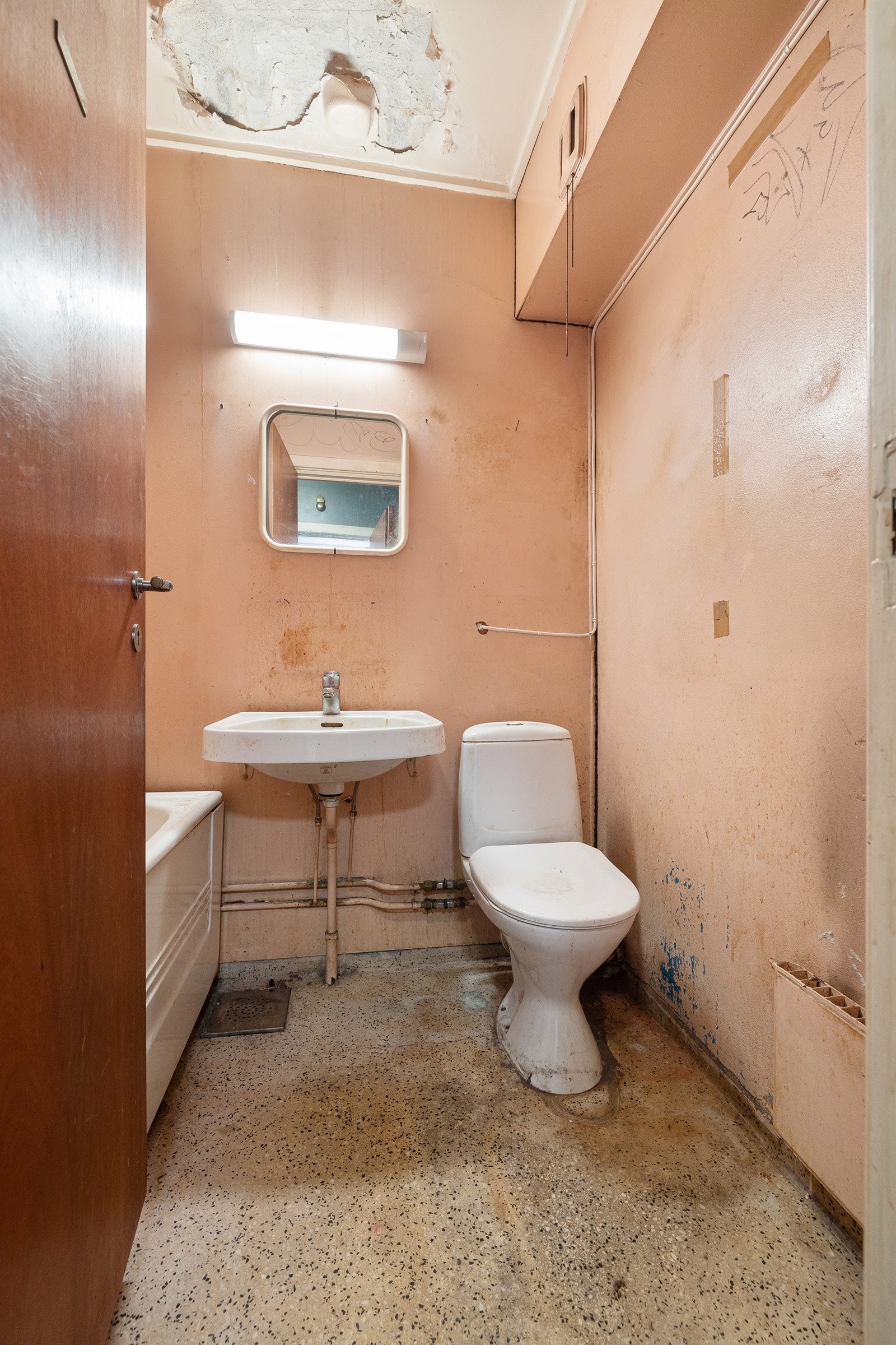 Bad/wc. Totalrenovering må påregnes. Galleribilde