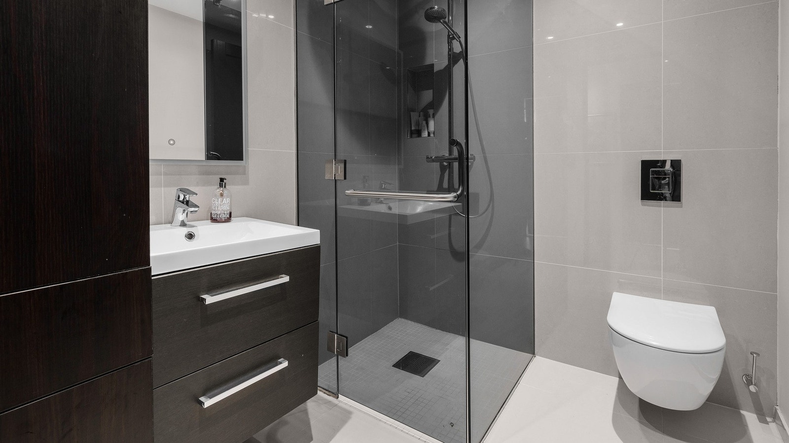 Baderom 1.etasje til Soverom II Galleribilde