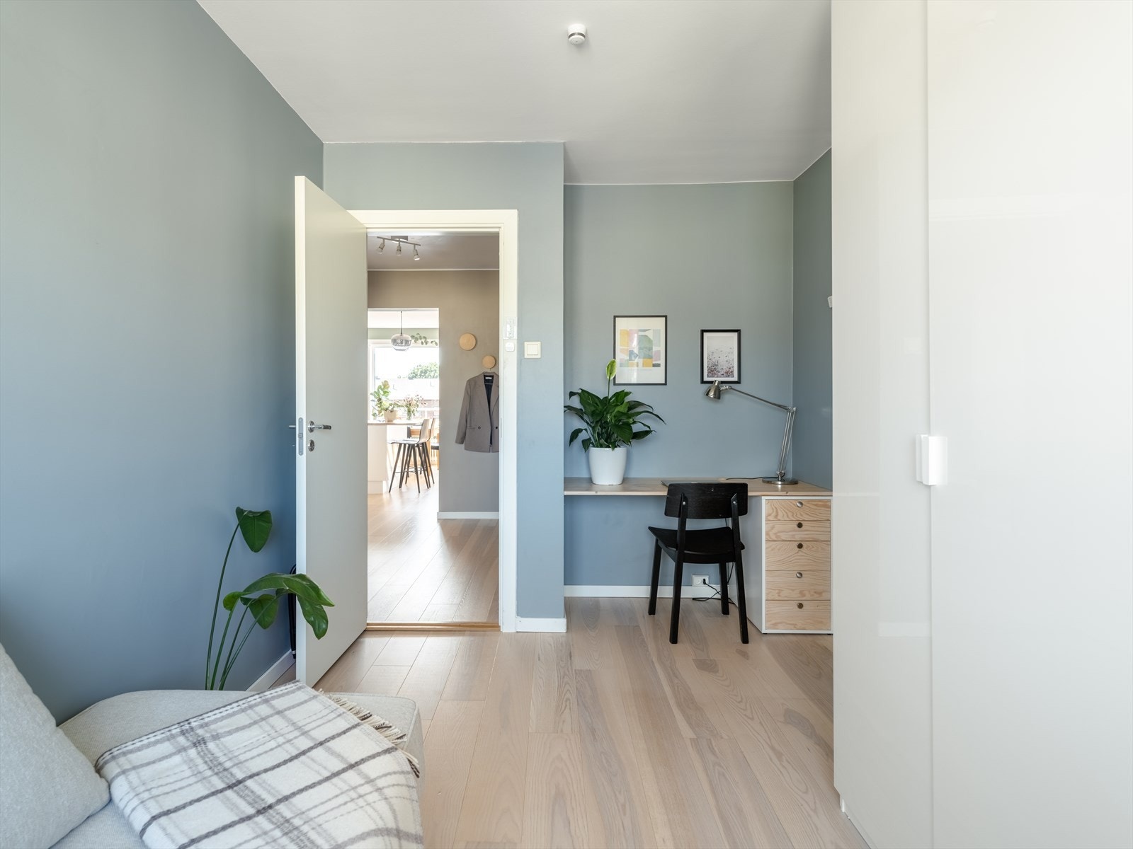 Den smarte nisjen i hjørnet er perfekt for hjemmekontoret. Galleribilde