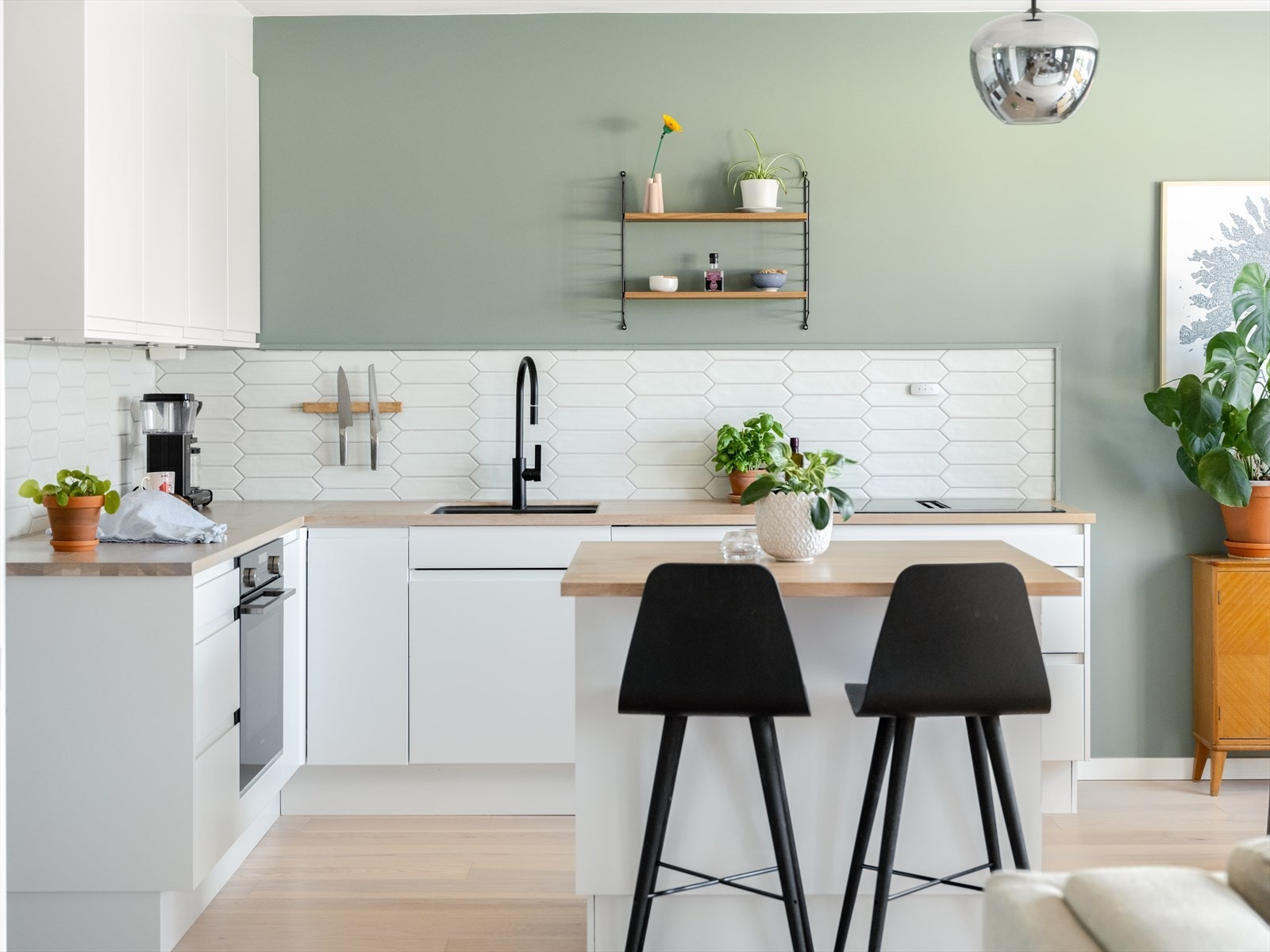 Leiligheten holder en gjennomgående høy standard med nytt kjøkken og bad i 2020. Galleribilde