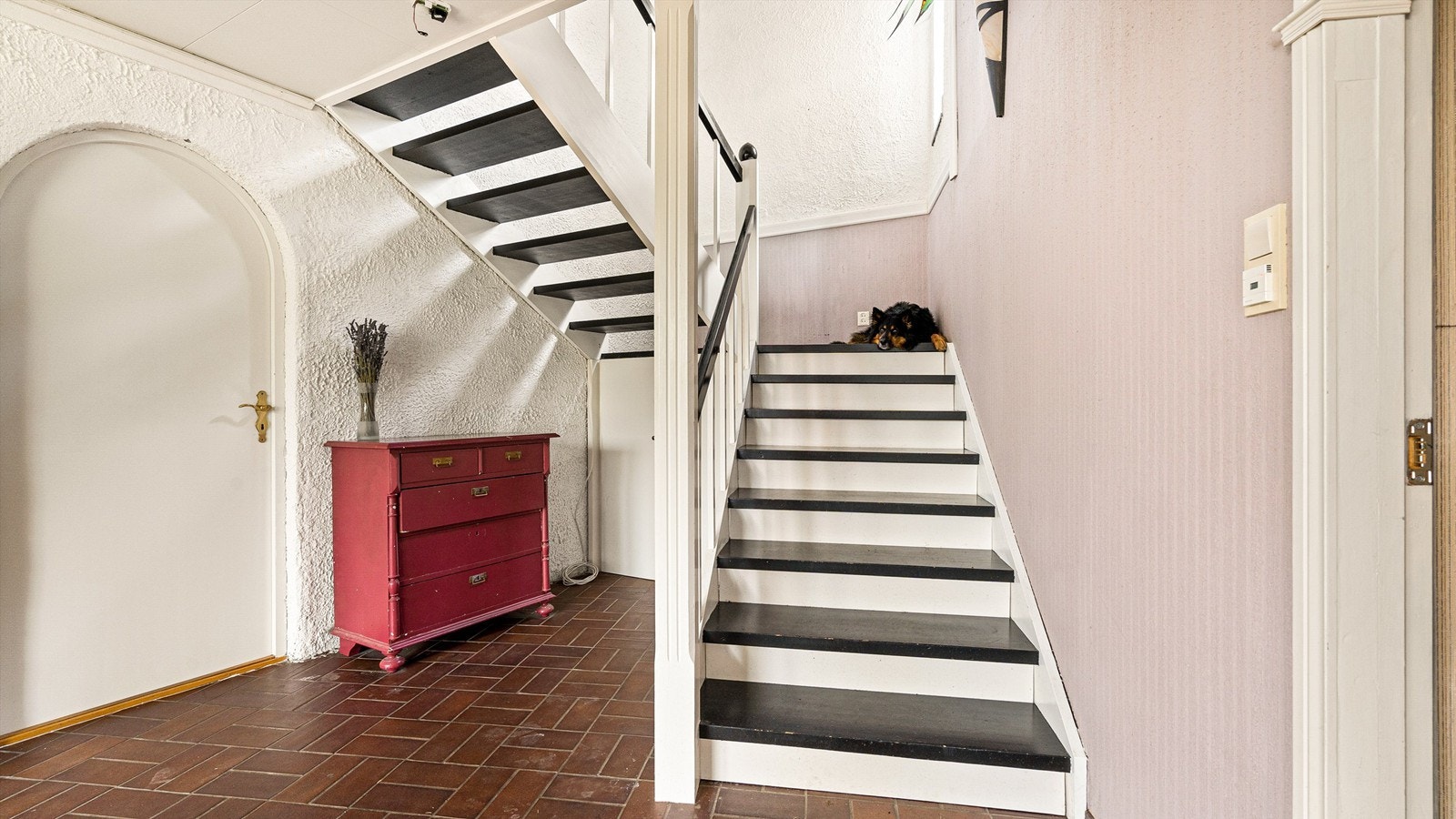 Trapp fra hall opp til 2. etasje. Galleribilde