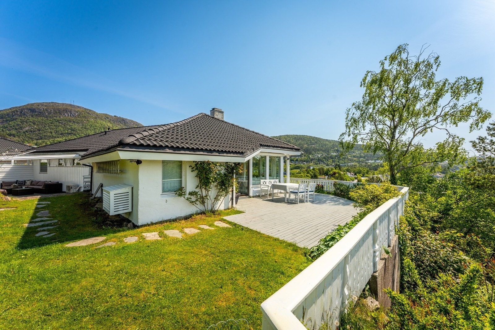 Velkommen til Seljebakken 51, nydelig eiendom med fantastisk utsikt over Fyllingsdalen. Galleribilde