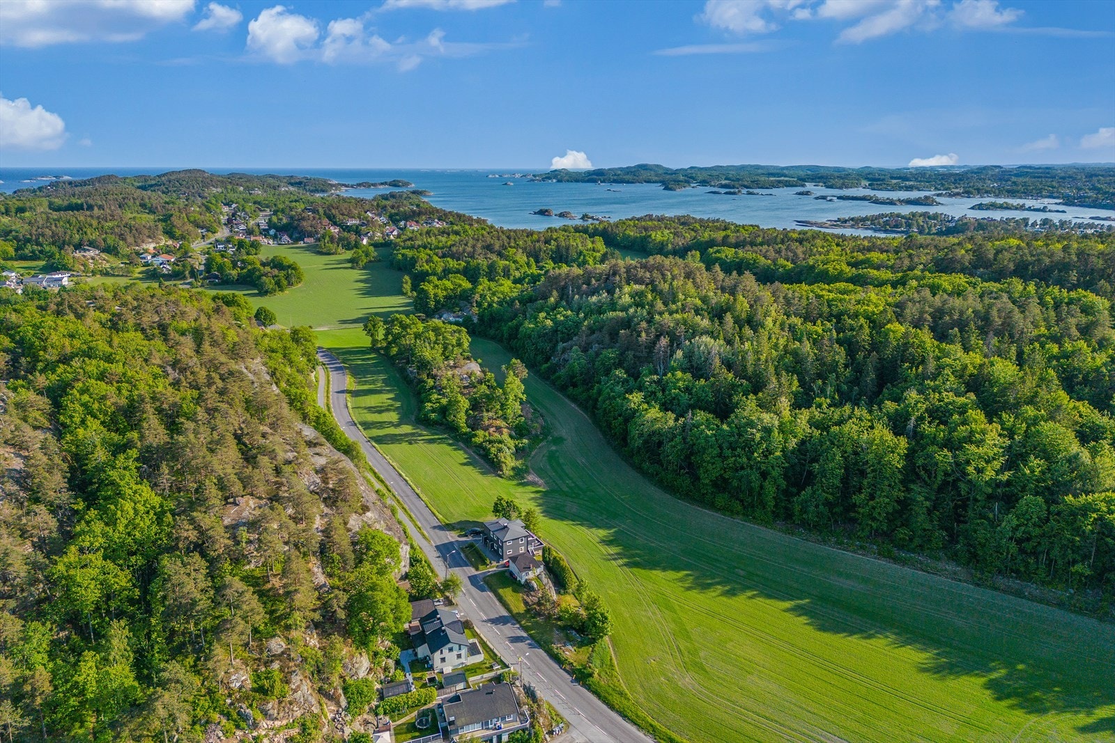 For dem som prissetter natur og friluft finnes flotte turområder med lysløype i umiddelbar nærhet. Galleribilde