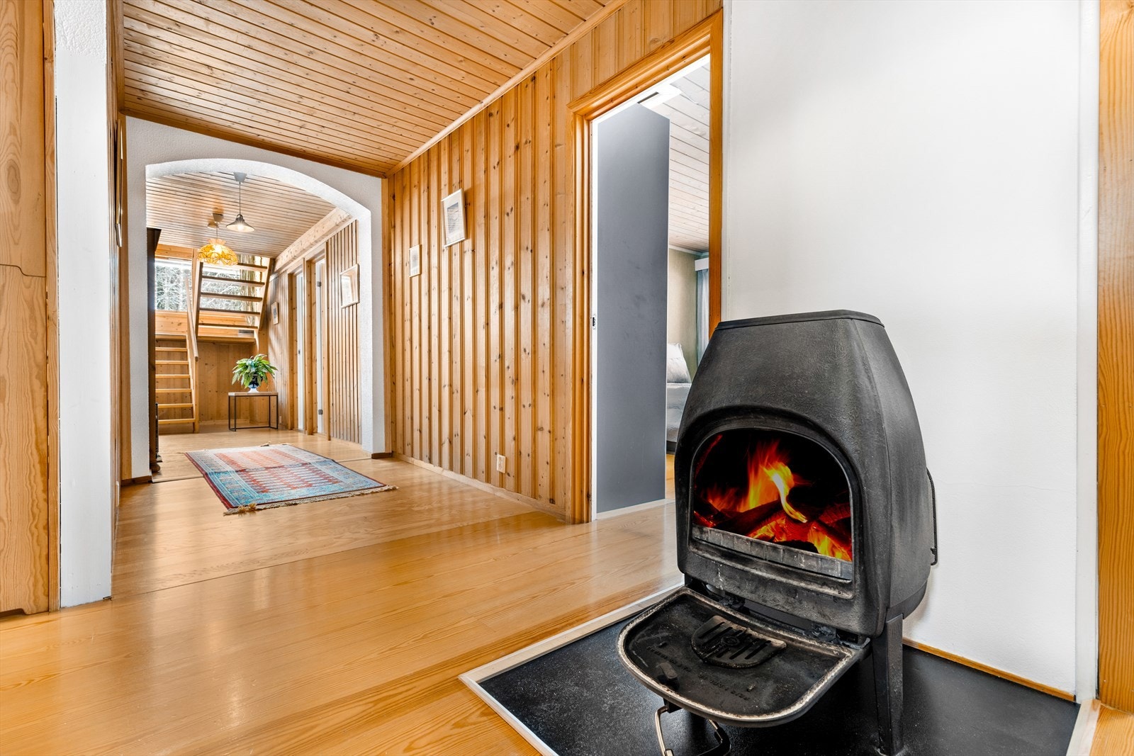 Det er også montert peis i underetasjen som gir rikelig med varme. Galleribilde