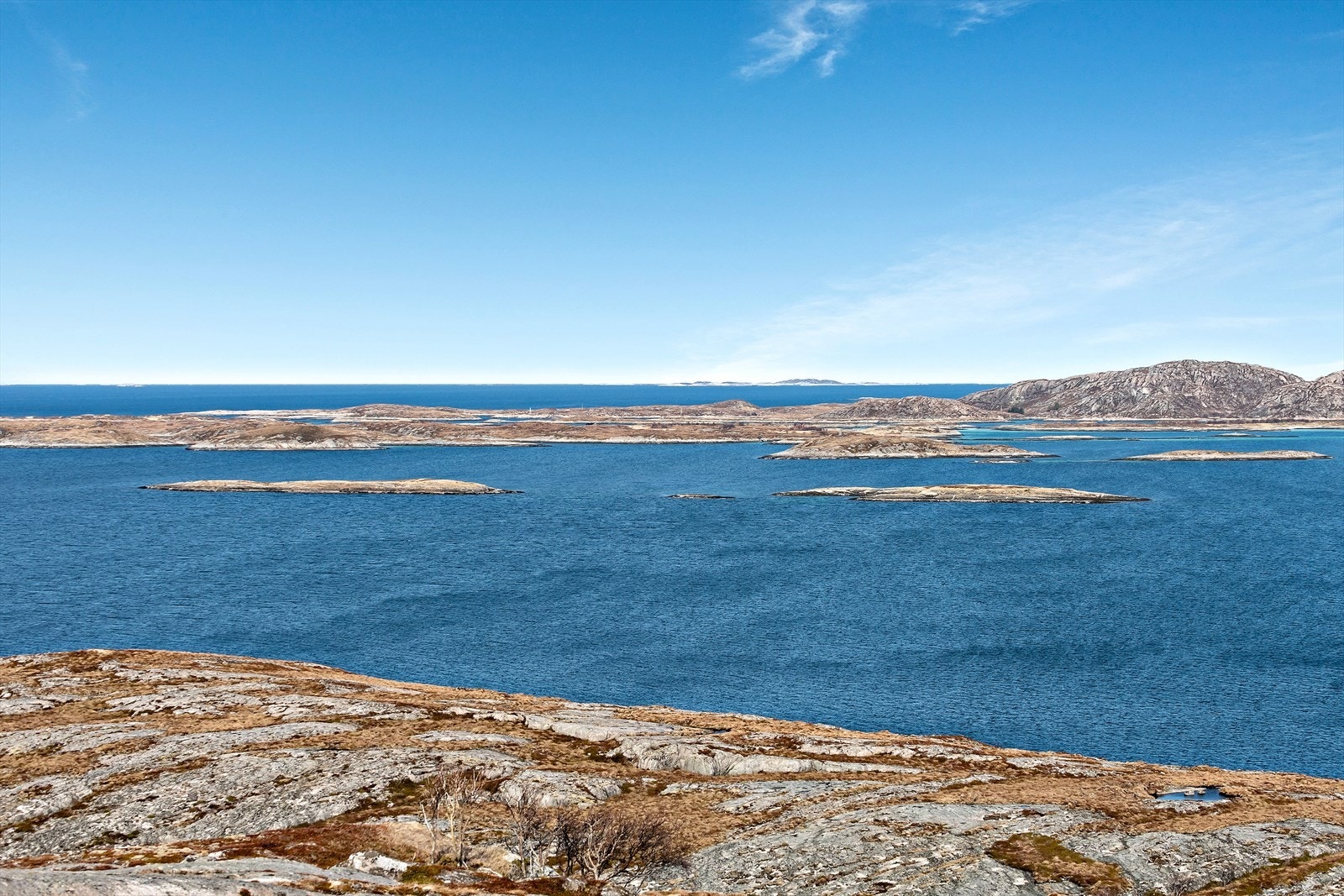 Opprinnelig var Flatøya, noen naboøyer og holmer kirkegods og kapellanen for prestegjeldet, som omfattet det som I dag er Rødøy, Lurøy, Trena og Meløy kommuner bodde på øya. Galleribilde