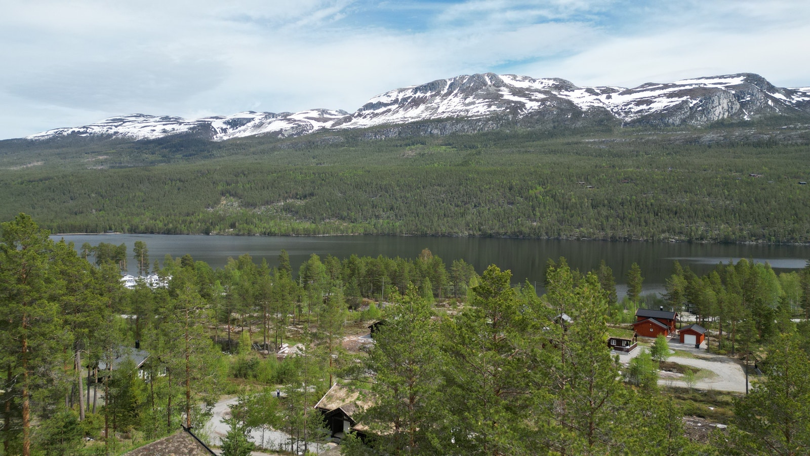 Utsik over området. Bilde tatt med drone fra tomte området. Galleribilde