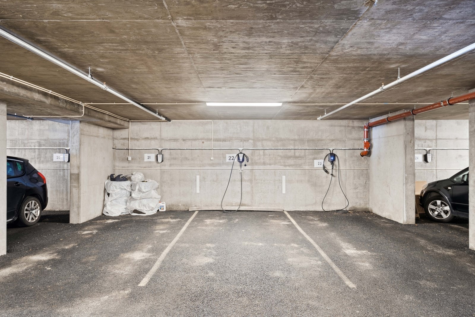 Egen fast parkering i kjeller. Galleribilde