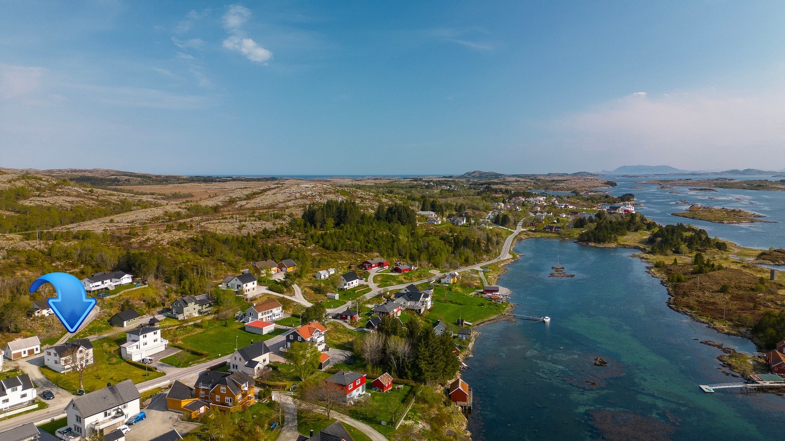 Dronebilde over eiendommen og nærområdet Galleribilde
