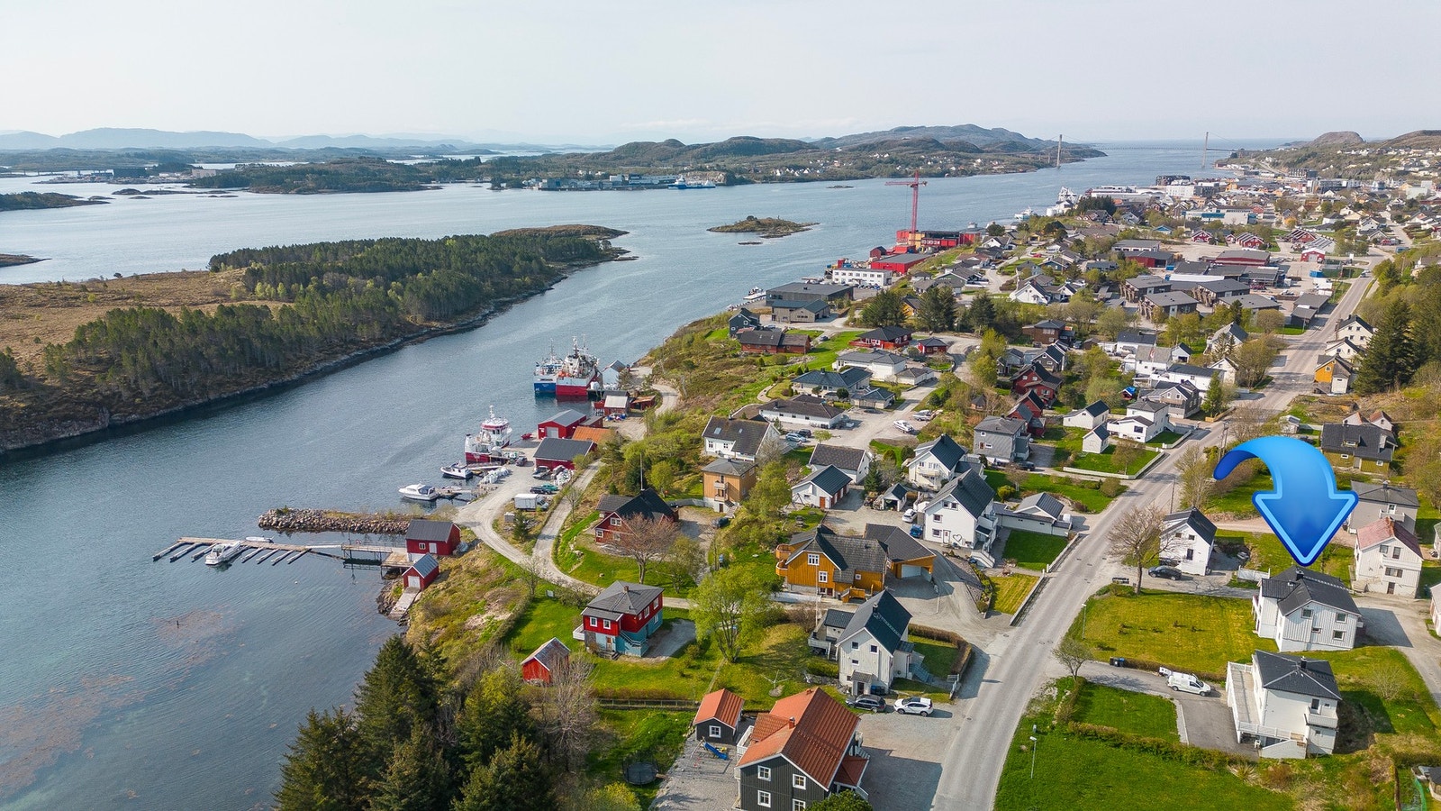 Dronebilde over eiendommen og nærområdet Galleribilde