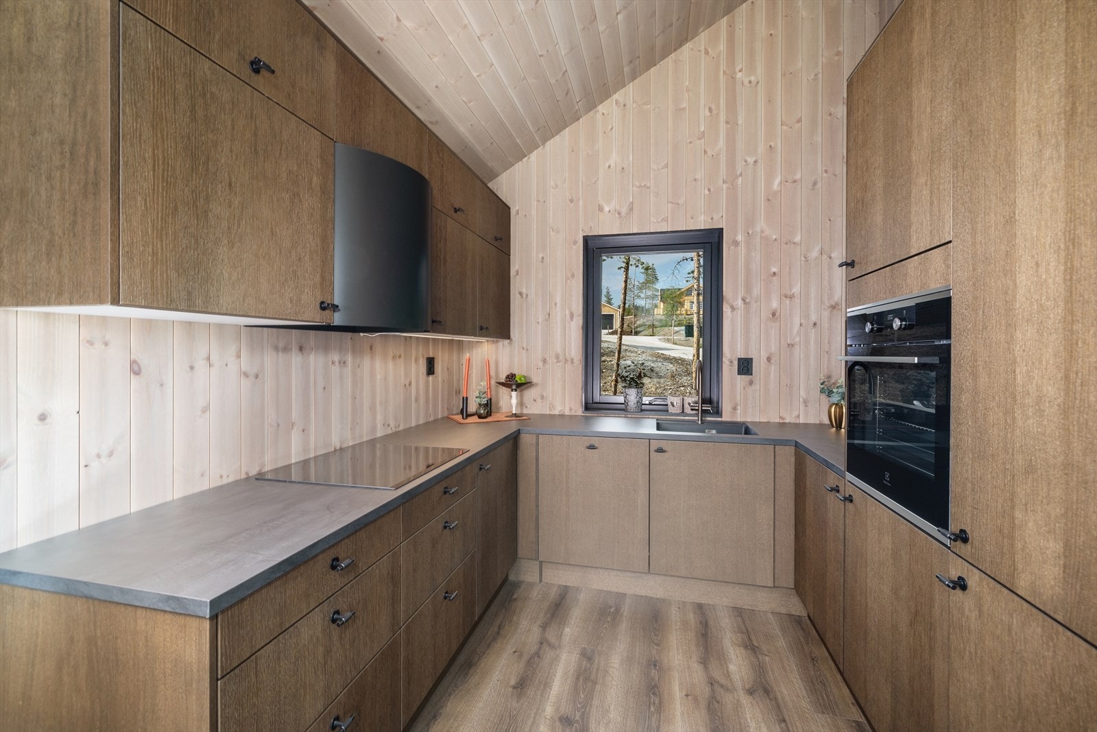 Kjøkken med integrerte hvitevarer Galleribilde