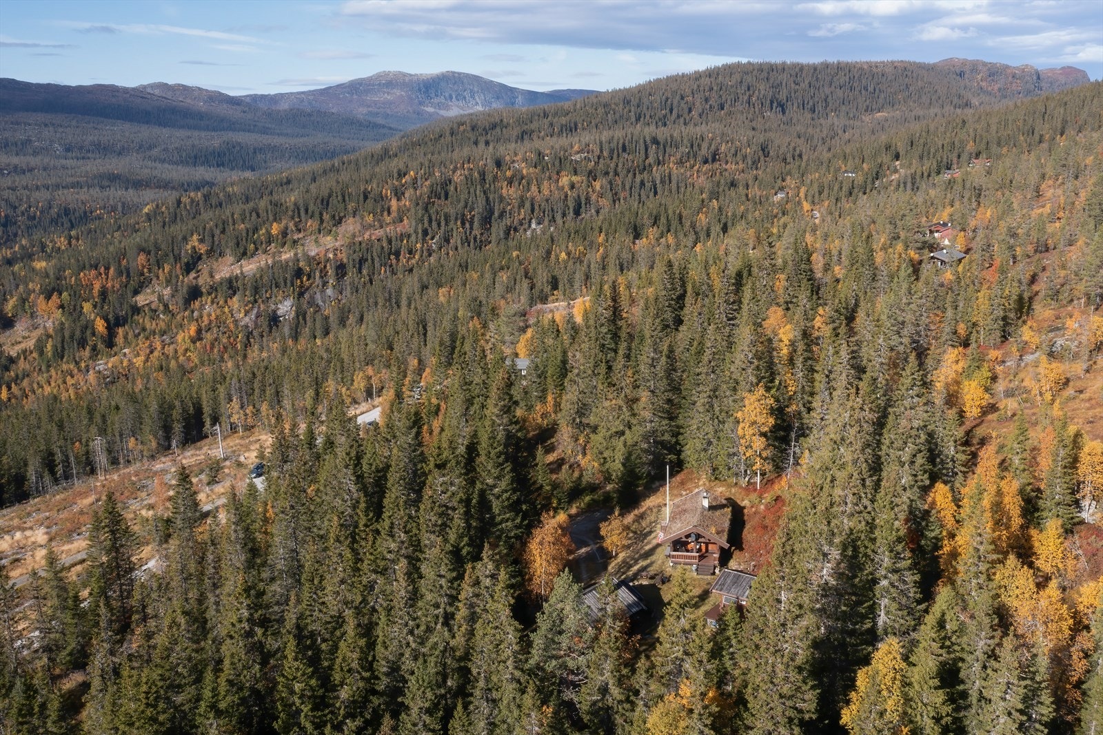 Hytta er beliggende i usjenerte omgivelser med turmuligheter fra hytta Galleribilde